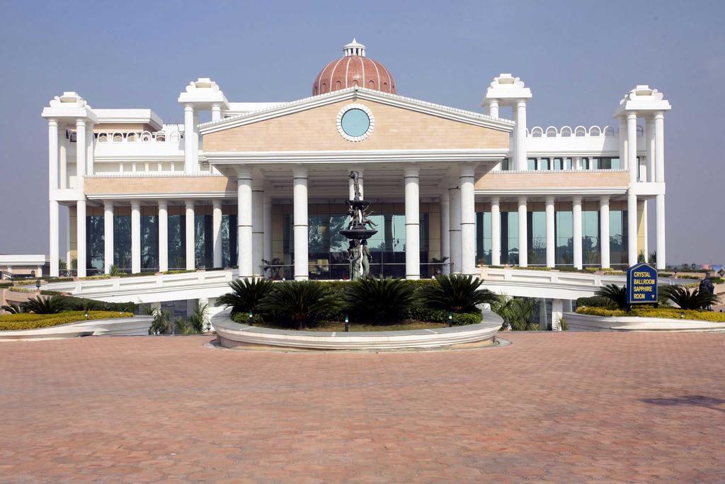 Holiday Regency Морадабад Екстериор снимка